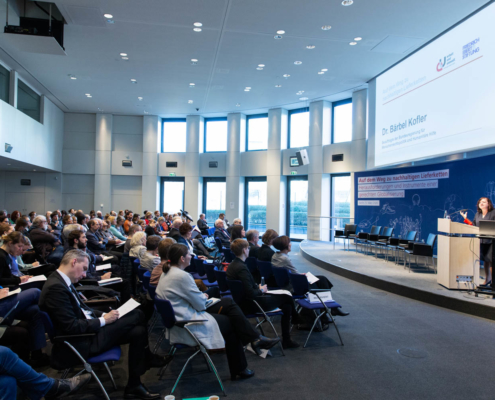 Fachkonferenz „Auf dem Weg zu nachhaltigen Lieferketten“ Dr. Bärbel Kofler, Beauftragte der Bundesregierung für Menschenrechtspolitik und Humanitäre Hilfe © MKH