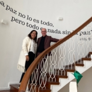 Transición energética - Kolumbianische Botschafterin zusammen mit Andrea Arcais in der FES